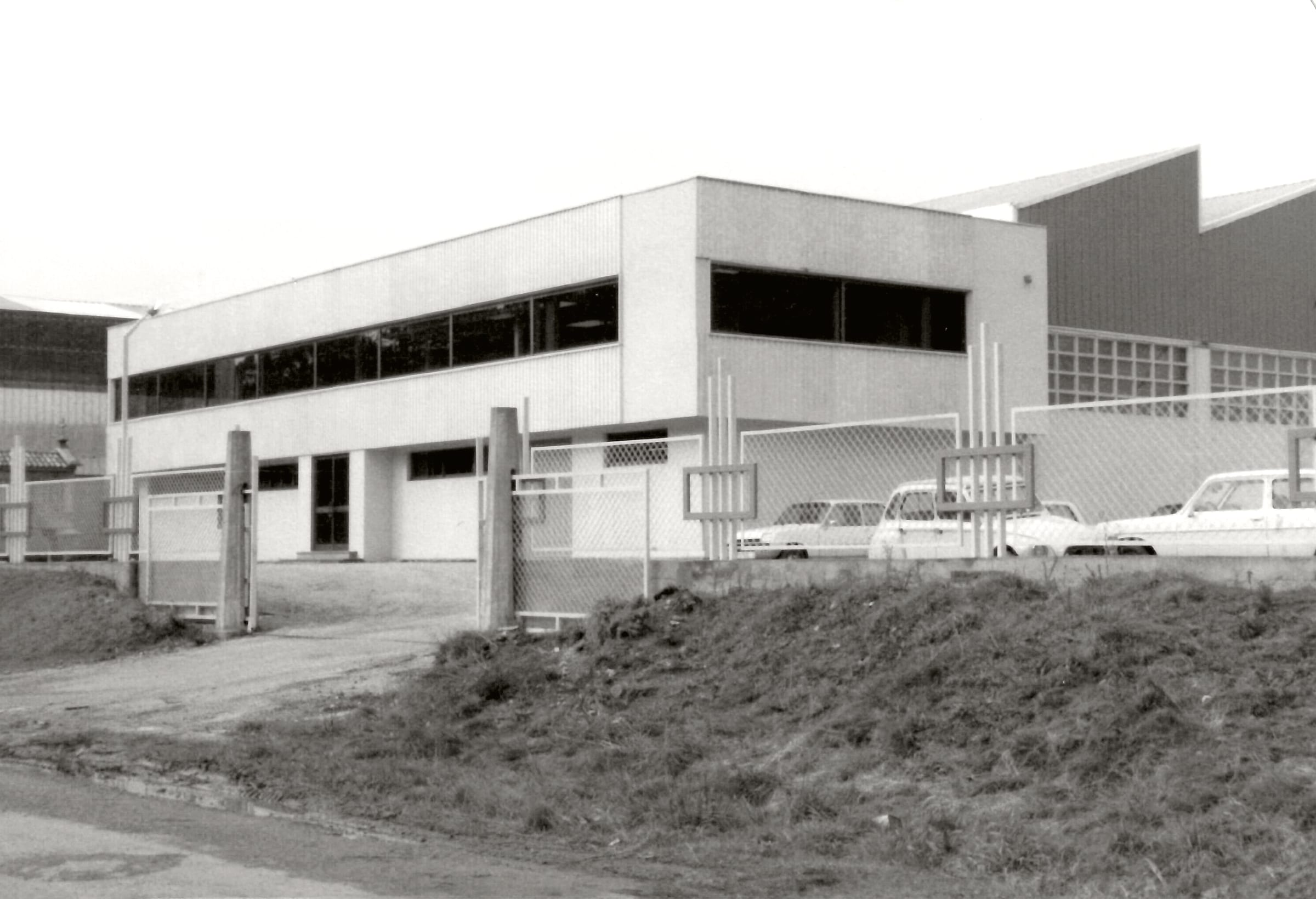 Fábrica antigua, historia, instalaciones — old workshop, history, facilities