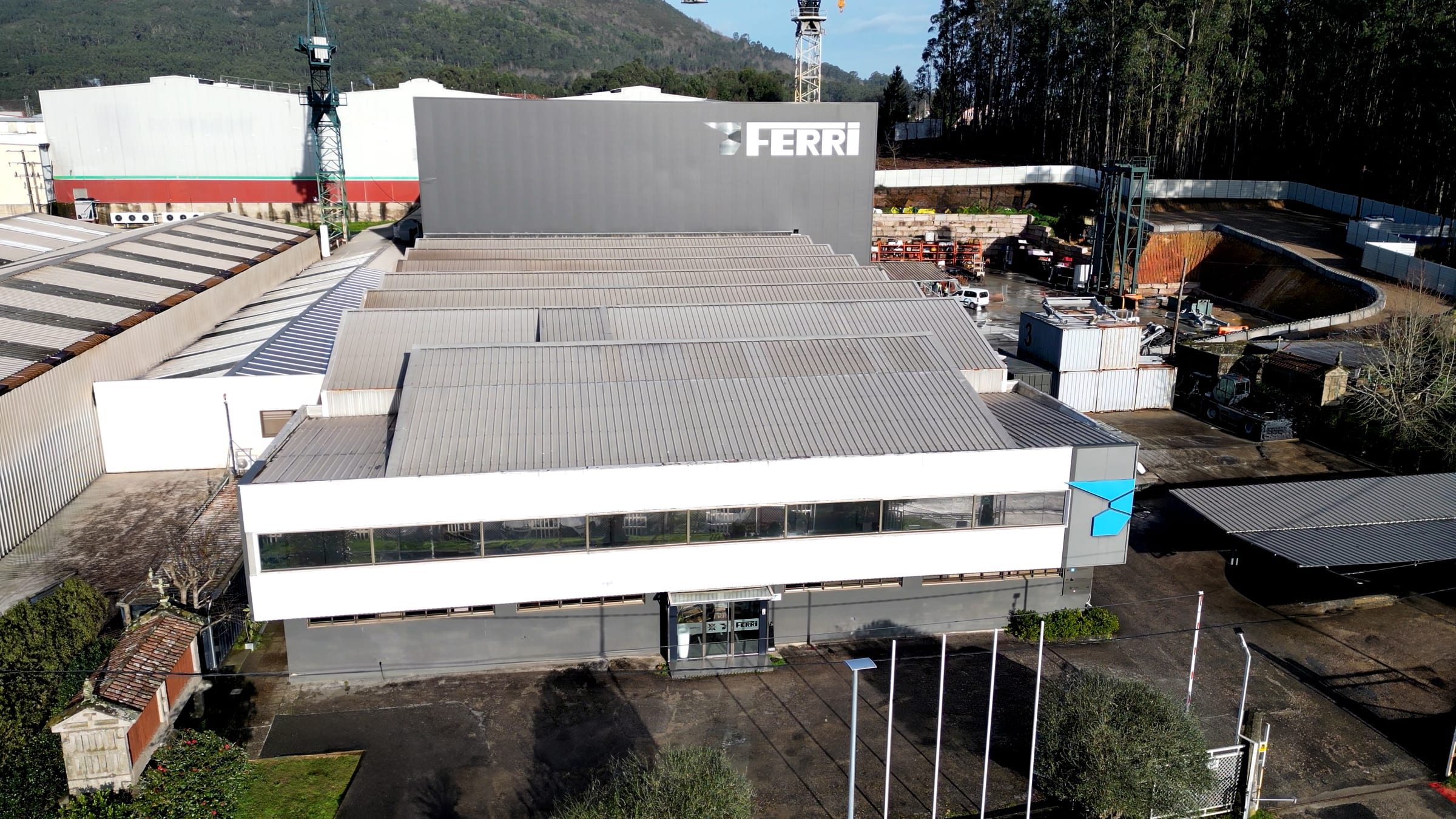Fábrica nueva, instalaciones, taller, oficinas, sede — new factory, facilities, workshop, offices, headquarters